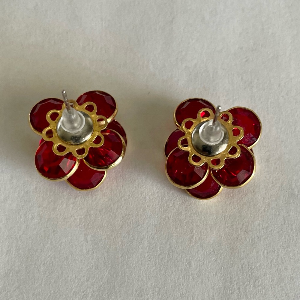 Vintage Avon Red and Clear Crystal Flower Post Earrings With Goldtone - Picture 4 of 4